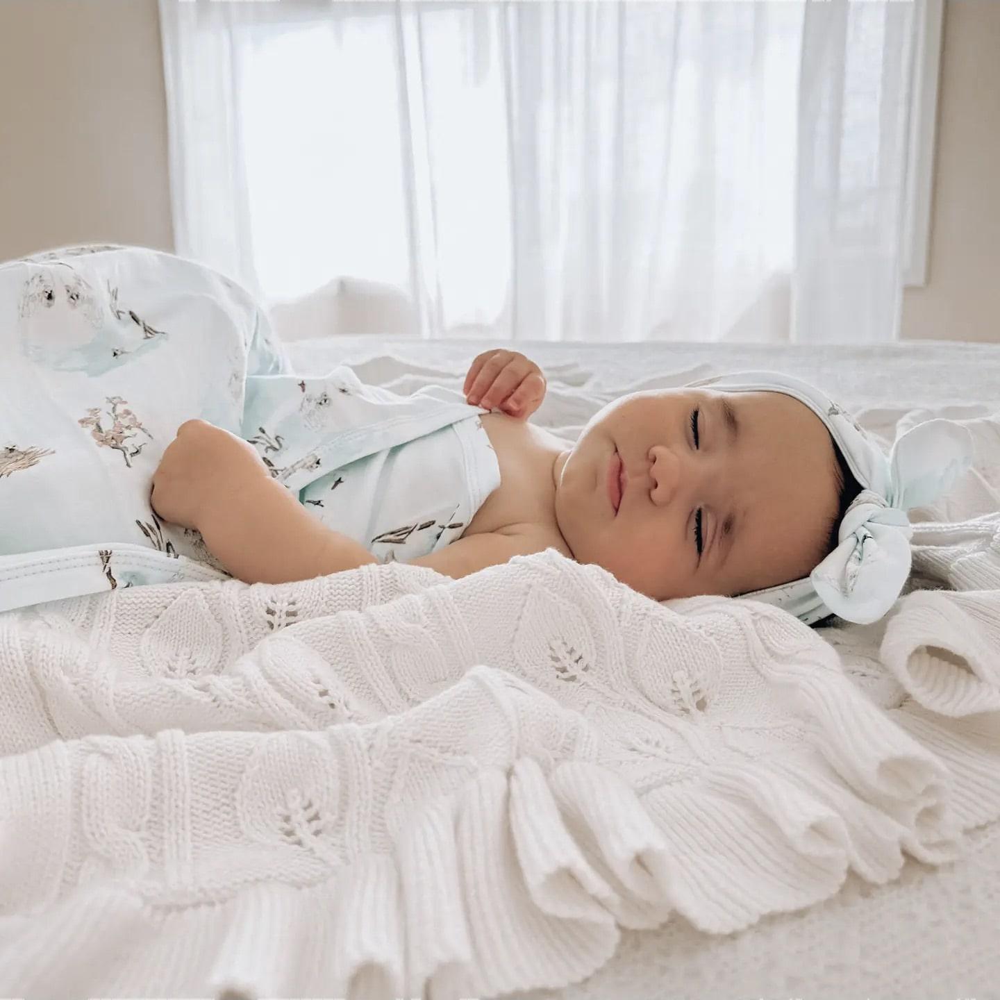 Snow Ruffle Knit Blanket